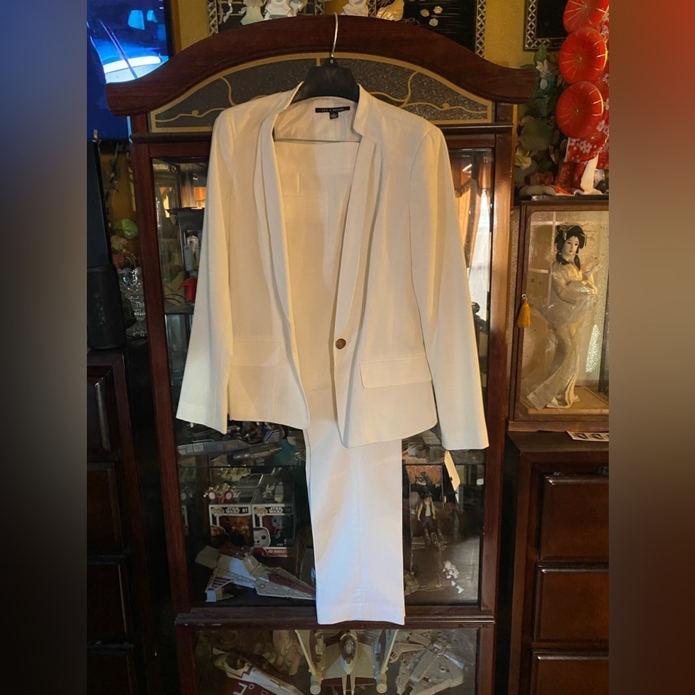 White pant suit perfect for the office